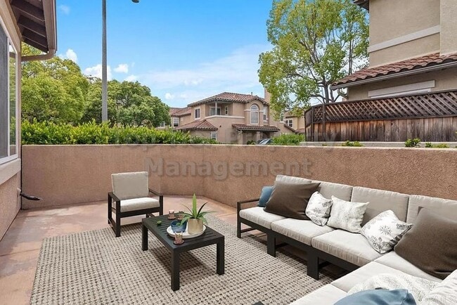 Building Photo - ***Beautiful Like-New 2 bed / 2.5 bath / 1...