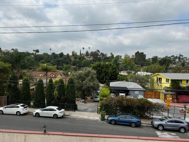 Building Photo - 2743 Waverly Dr