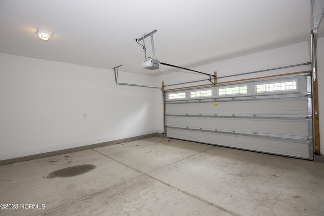Building Photo - 721 Thrush Dr