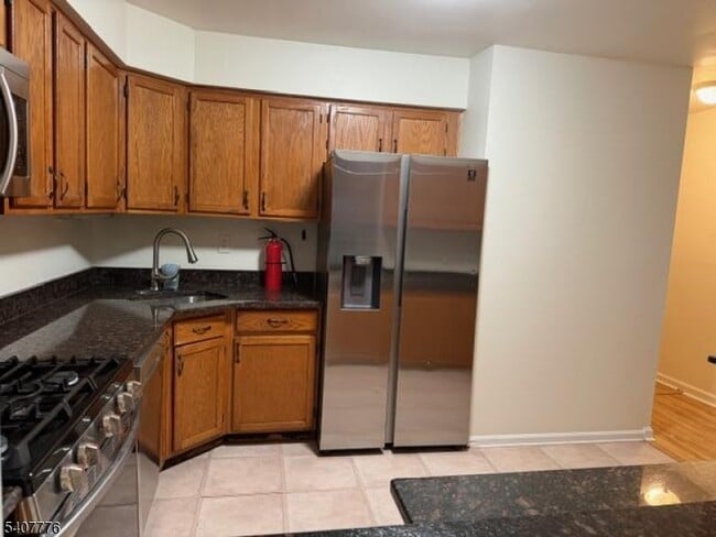 Building Photo - 10 Leahy Ct