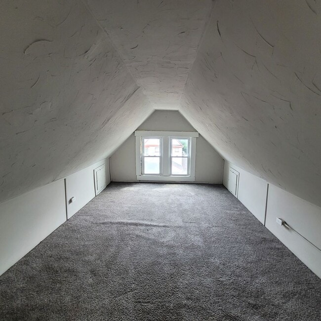 Building Photo - Single Family 4 Bed 2 Bath FOR RENT!