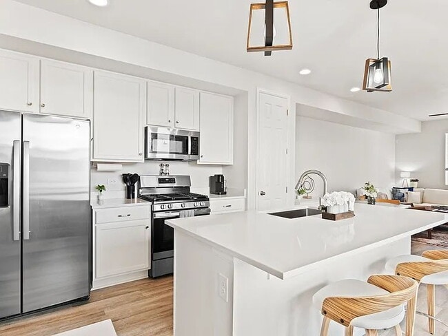 Building Photo - Stunning 3 bedroom, 2.5 bathroom home. New...