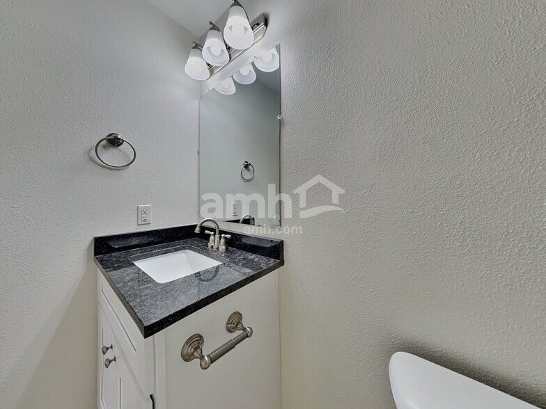 Building Photo - 6830 Shallow River Ct