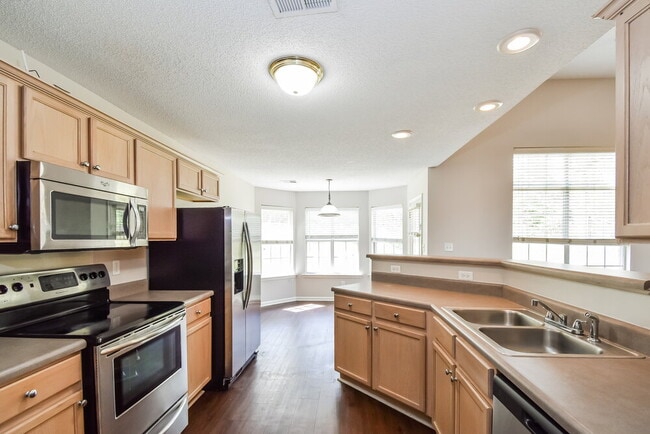 Building Photo - 10243 Hamilton View Dr