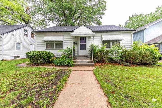 Primary Photo - Close to Campus! Charming Home!