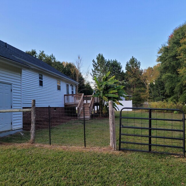 Building Photo - 15012 State Hwy 96