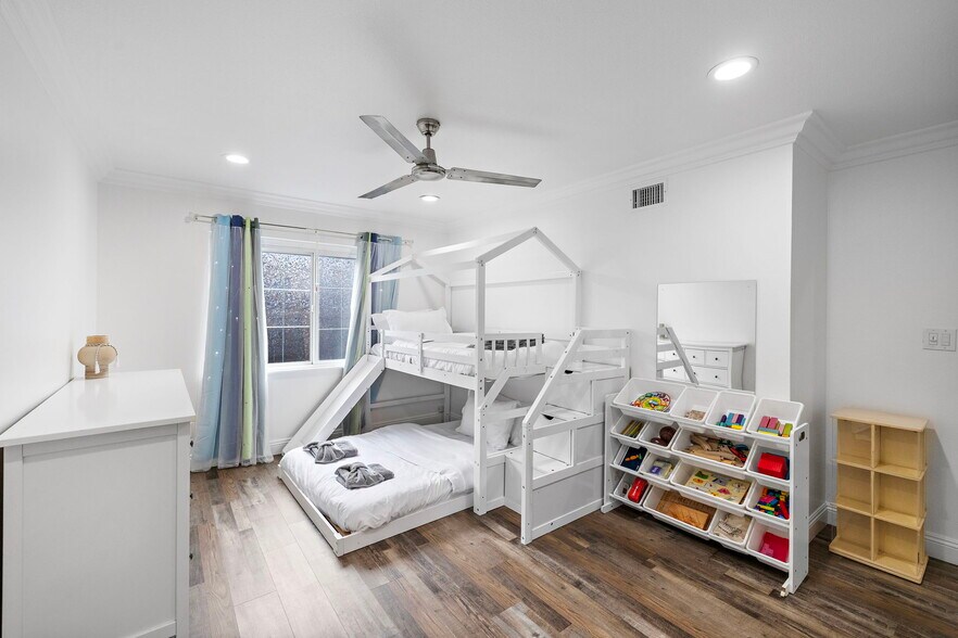 Building Photo - 1581 Baker St