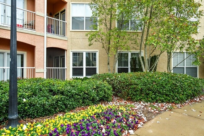 Building Photo - Brookhaven Condo