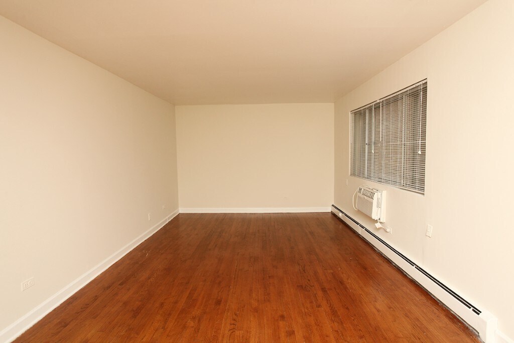 Building Photo - 5851 N Winthrop Ave