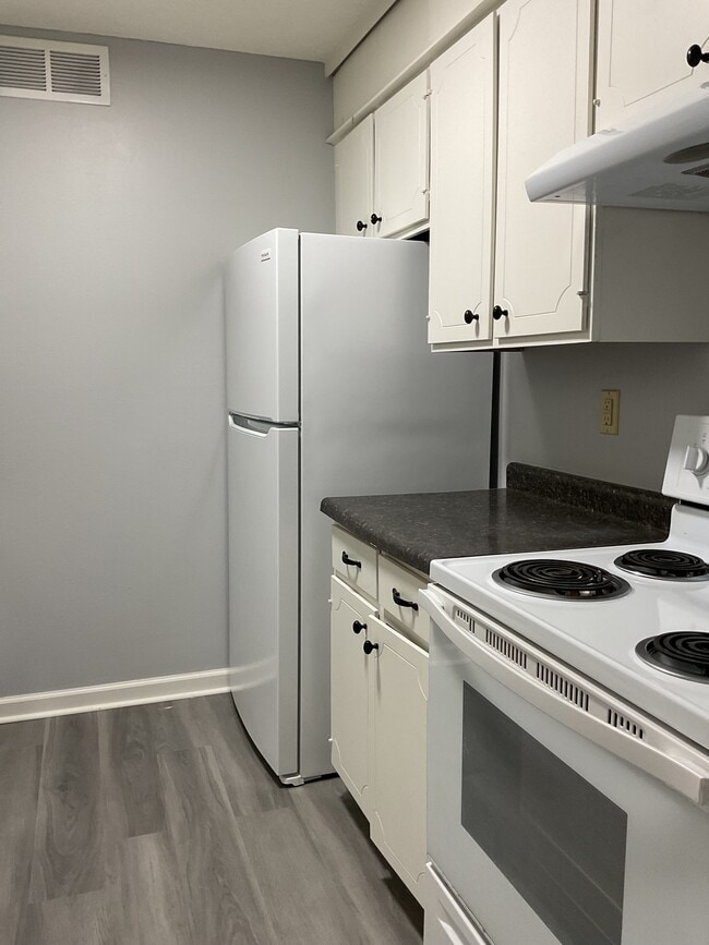 Building Photo - Chalet South