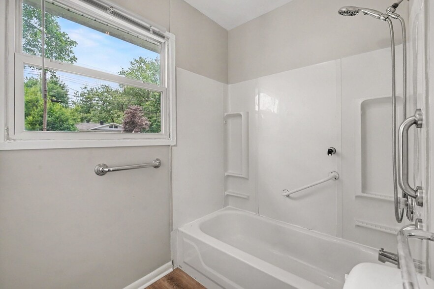 Building Photo - 8490 Smallwood Ln