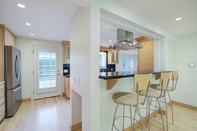 Building Photo - 3bd/2ba Mercer Island Home