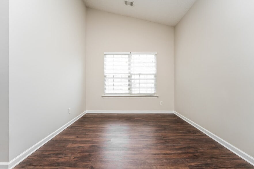 Building Photo - 1122 Alysum Ave SE