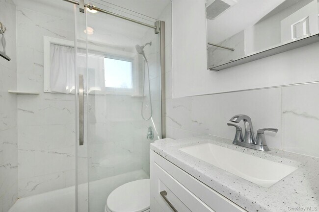 Building Photo - 33 Robin Ln