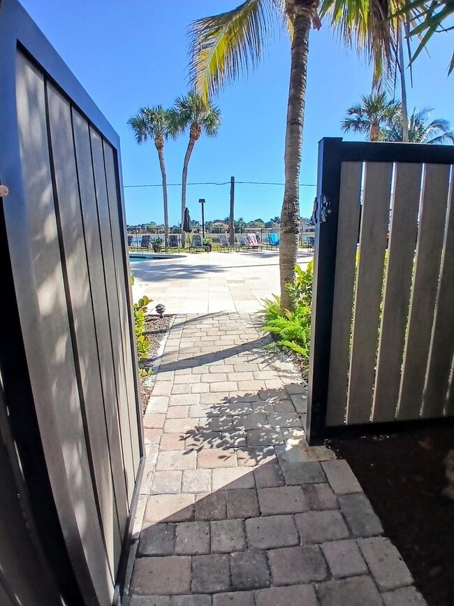 Building Photo - 1830 Embassy Dr