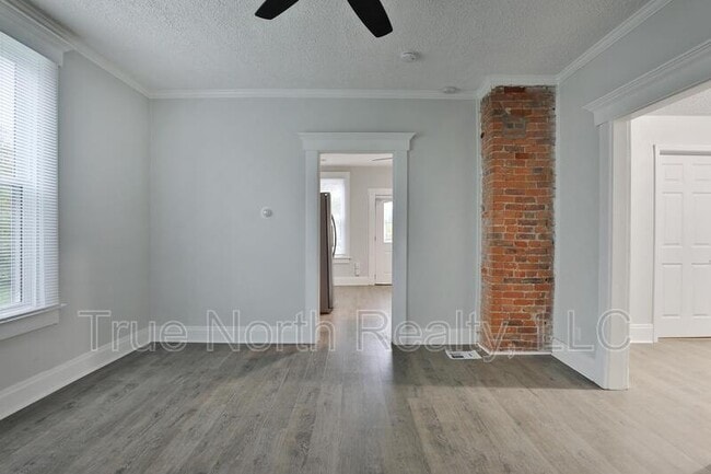 Building Photo - 628 E Whittier St