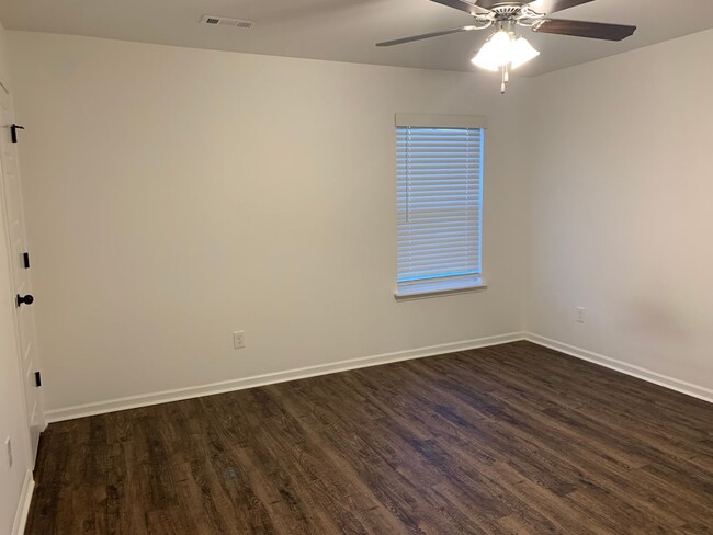 Building Photo - SPRING SPECIAL: $500 OFF FIRST MONTH RENT ...