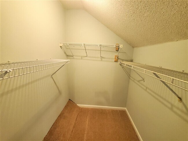 Building Photo - 9547 Daly Dr