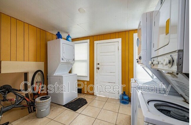 Building Photo - 2531 W Cherry St
