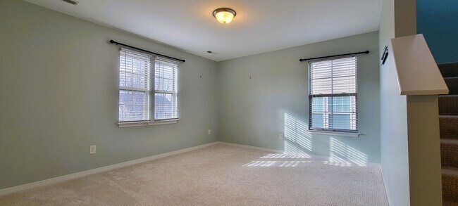 Building Photo - Large 4 bedroom 3 1/2 bath home that backs up to the 15th green in Magnolia Green.