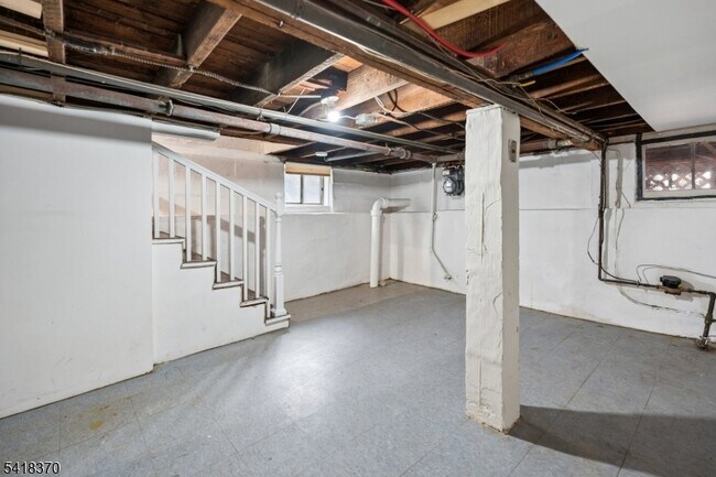 Building Photo - 32 Edgewood Rd