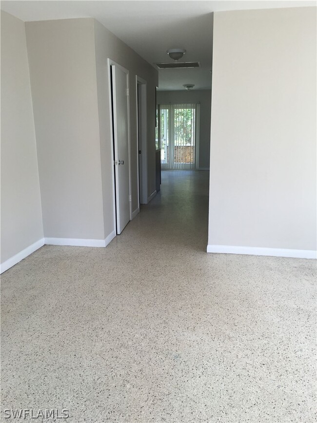 Building Photo - 912 San Remo Ave