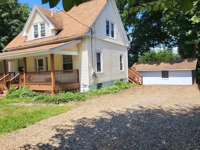 Building Photo - 429 Lake St