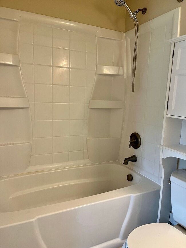 Building Photo - Charming 2 Bedroom/2 Bathroom in Laurel Valley!