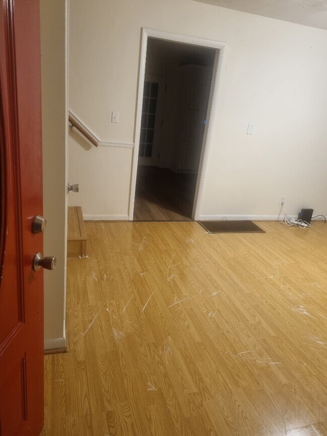 Building Photo - 2110 Hinton Dr