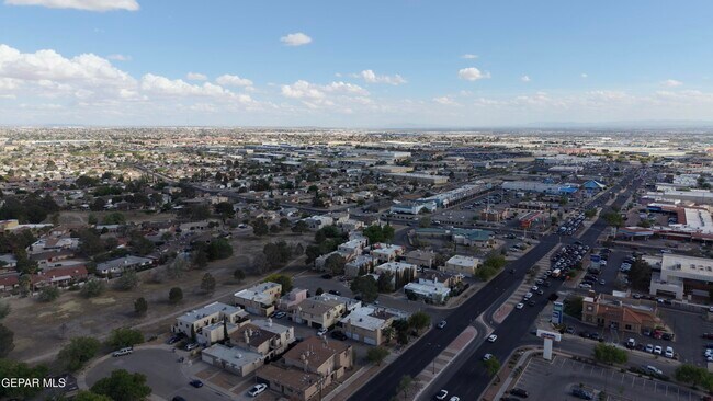 Building Photo - 11105 La Quinta Pl