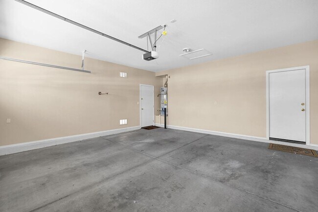 Building Photo - 18631 E Swan Dr