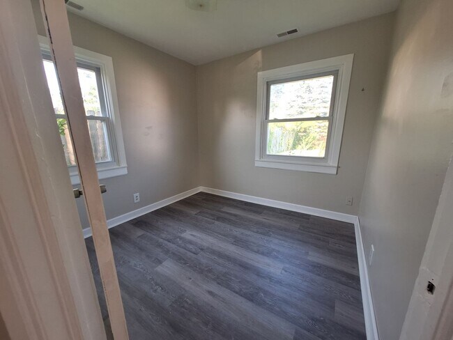 Building Photo - 26530 Hayes Rd