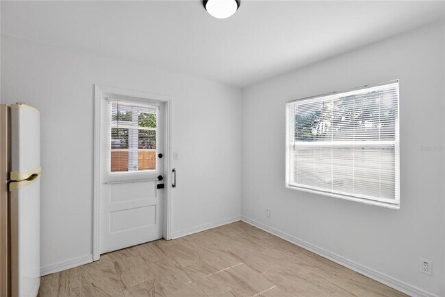 Building Photo - 1060 Iroquois St