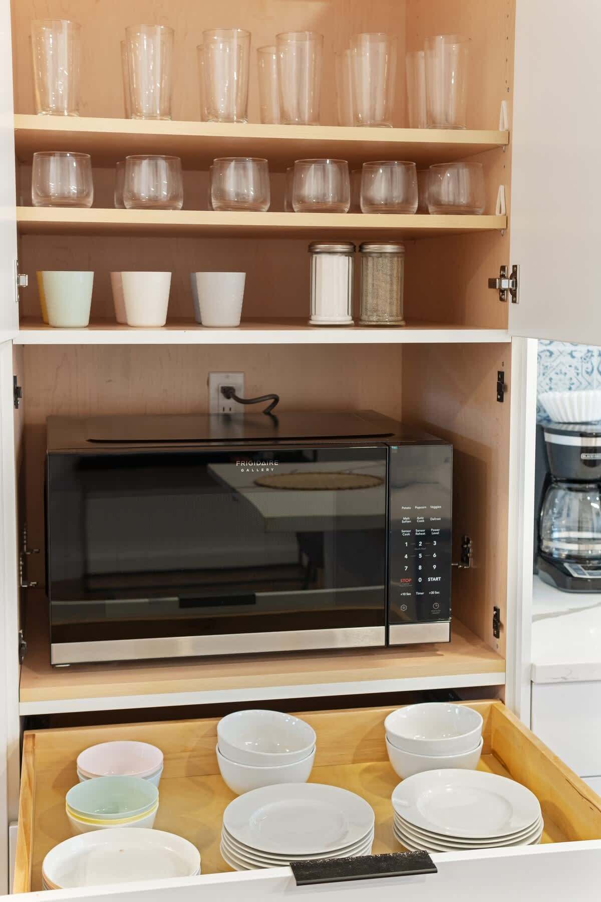 Microwave - 1238 Butterfield Way