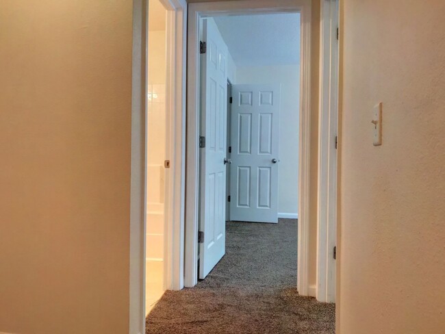 Building Photo - 765 Canyon Oak Loop