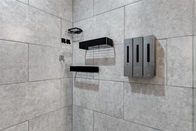 Building Photo - 230 SW 12th Ave