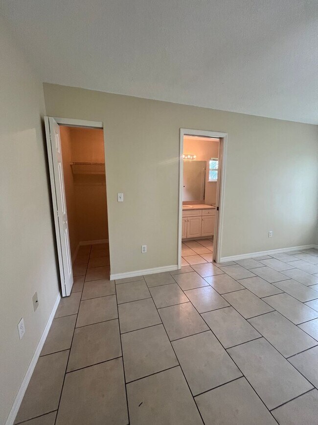 Building Photo - Welcome to this beautiful 3-bedroom, 2-bat...
