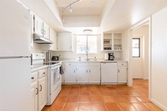 Building Photo - 3 br, 2 bath Duplex - 14263 North Fountain...