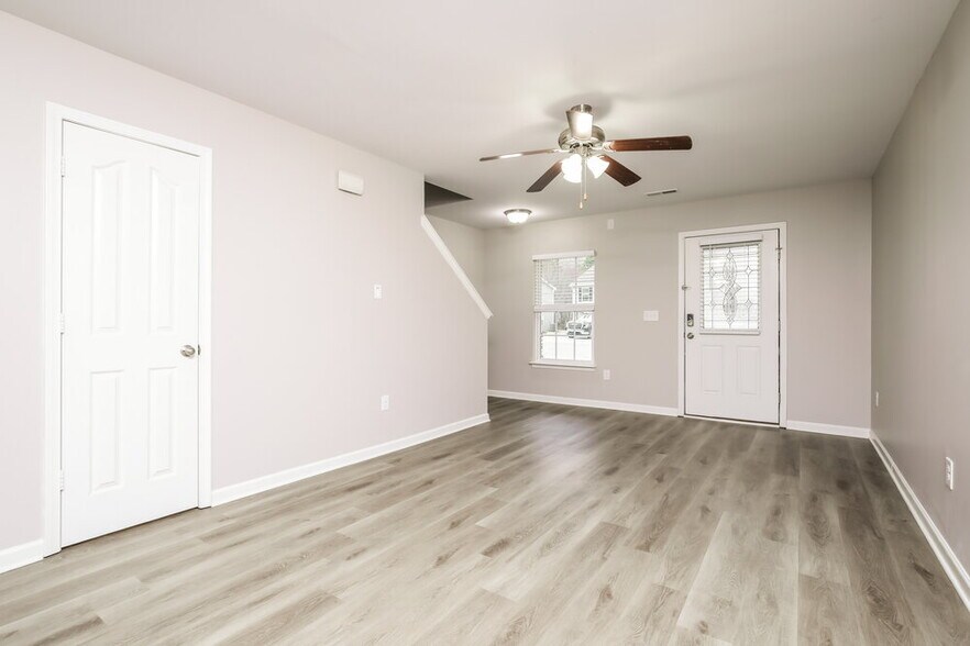 Building Photo - 8012 Spiderlily Ct