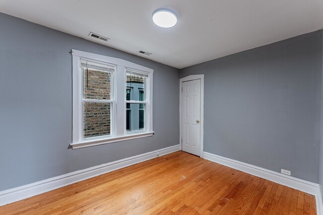 Building Photo - 4244 N Lawndale Ave