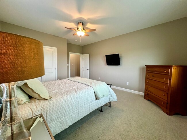 Building Photo - Adorable Waterfront/Fully Furnished/All In...