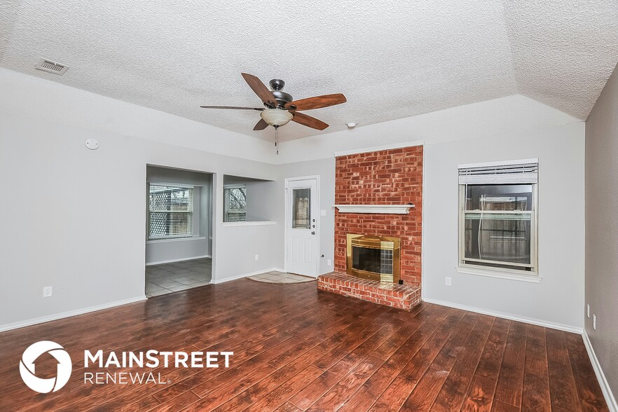 Building Photo - 2705 Forestview Dr