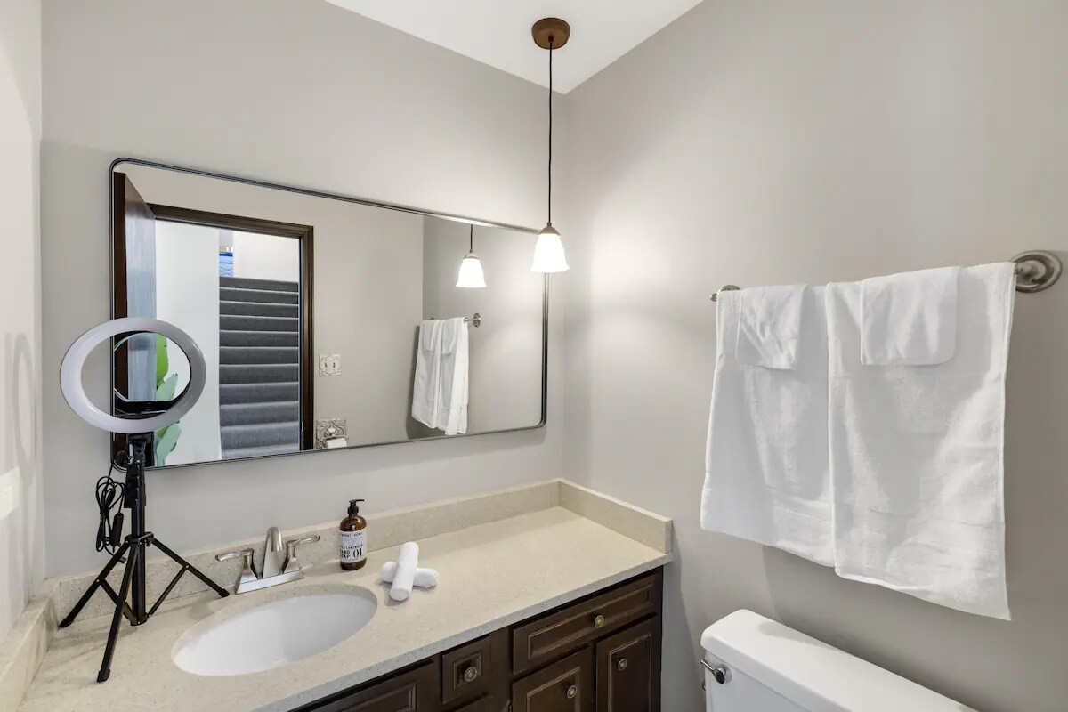 Powder room - 51 Tower Rd