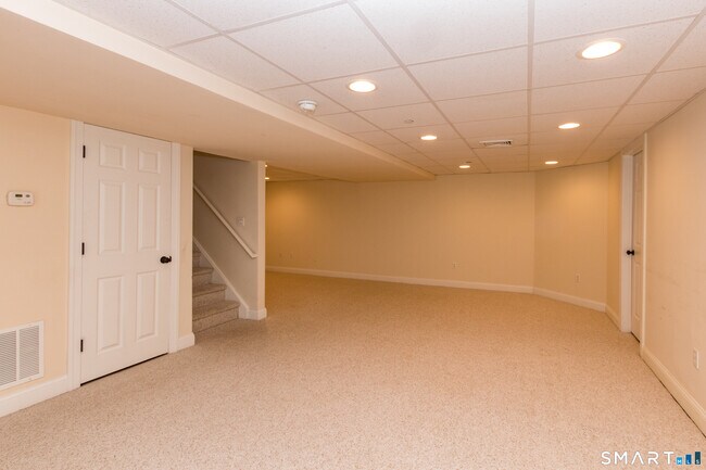 Building Photo - 14 Last Leaf Cir