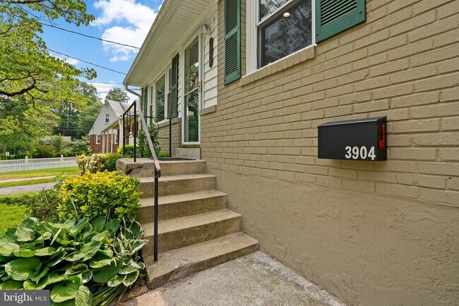 Building Photo - 3904 Lantern Dr