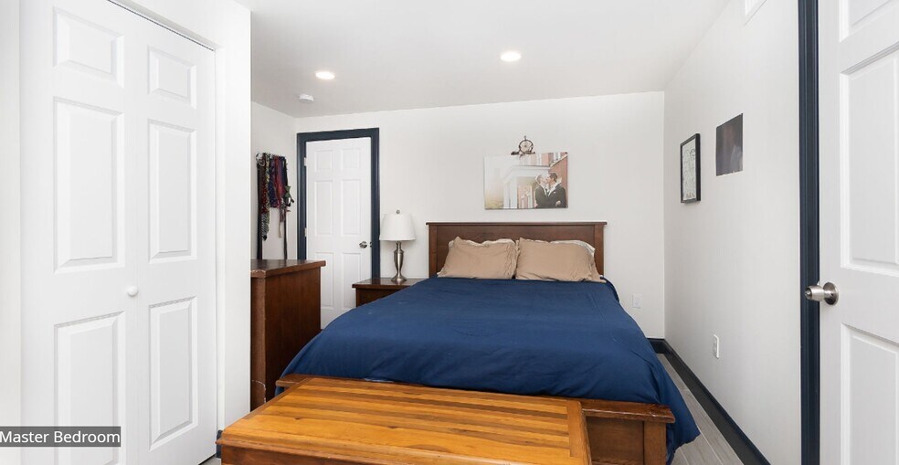 Building Photo - 8 Alveston St