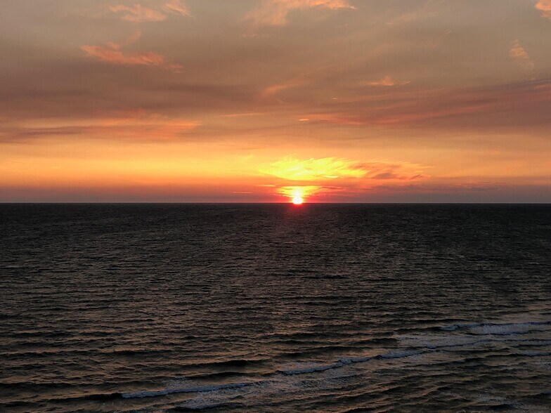 Building Photo - 9900 S Thomas Dr