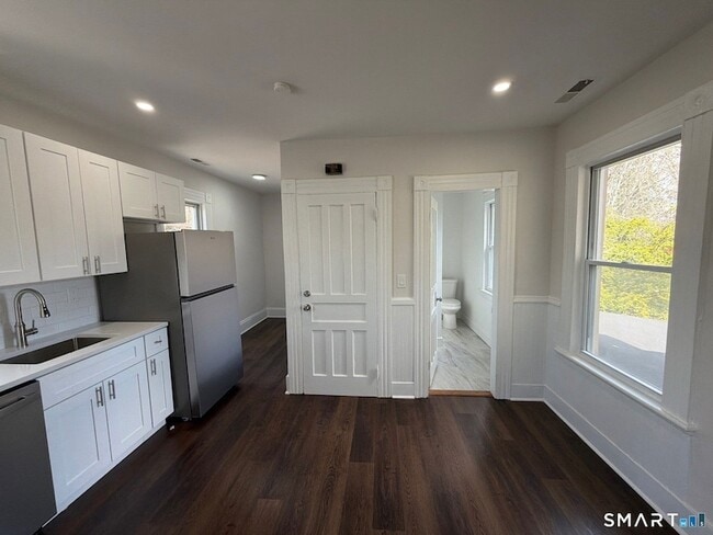 Building Photo - 316 W Main St