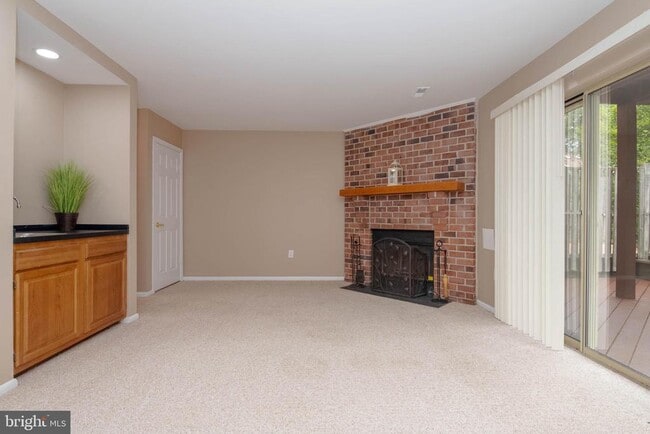 Building Photo - 6 Far Corners Ct