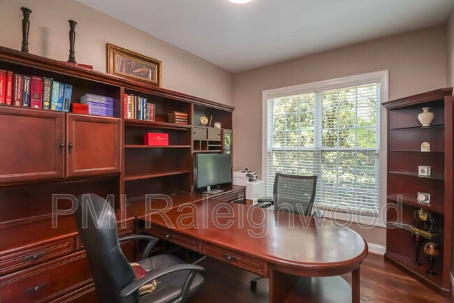 Building Photo - 203 Braebrook Way